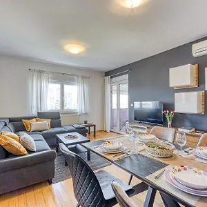 Dea - Three Bedroom , Pula Kroatien